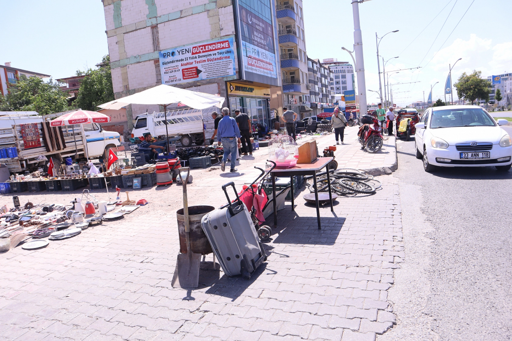 Malatya'da Ucuzluk Çevreyoluna Taştı! Bit Pazarı'nda Yoğunluk!