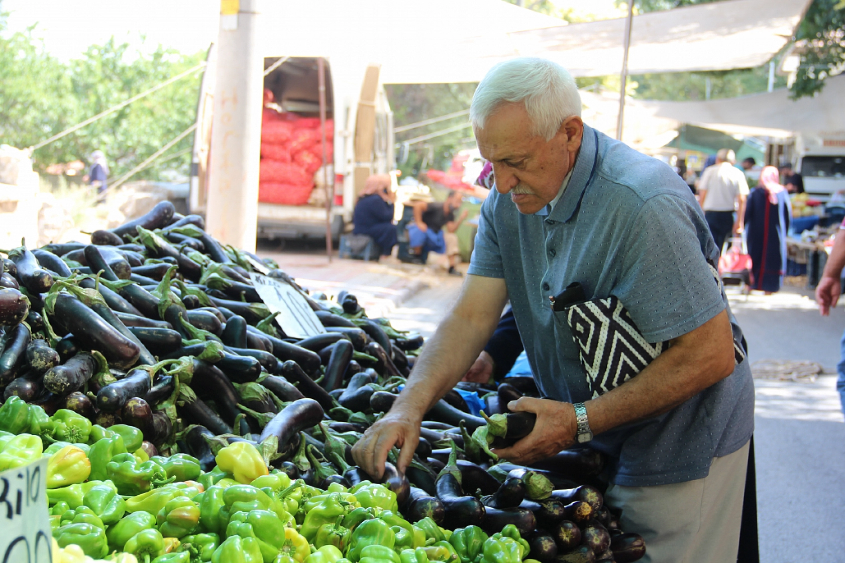 Cebini Düşünen Malatyalılar, Semt Pazarını Tercih Ediyor! İşte Güncel Perşembe Pazarı Fiyatları..