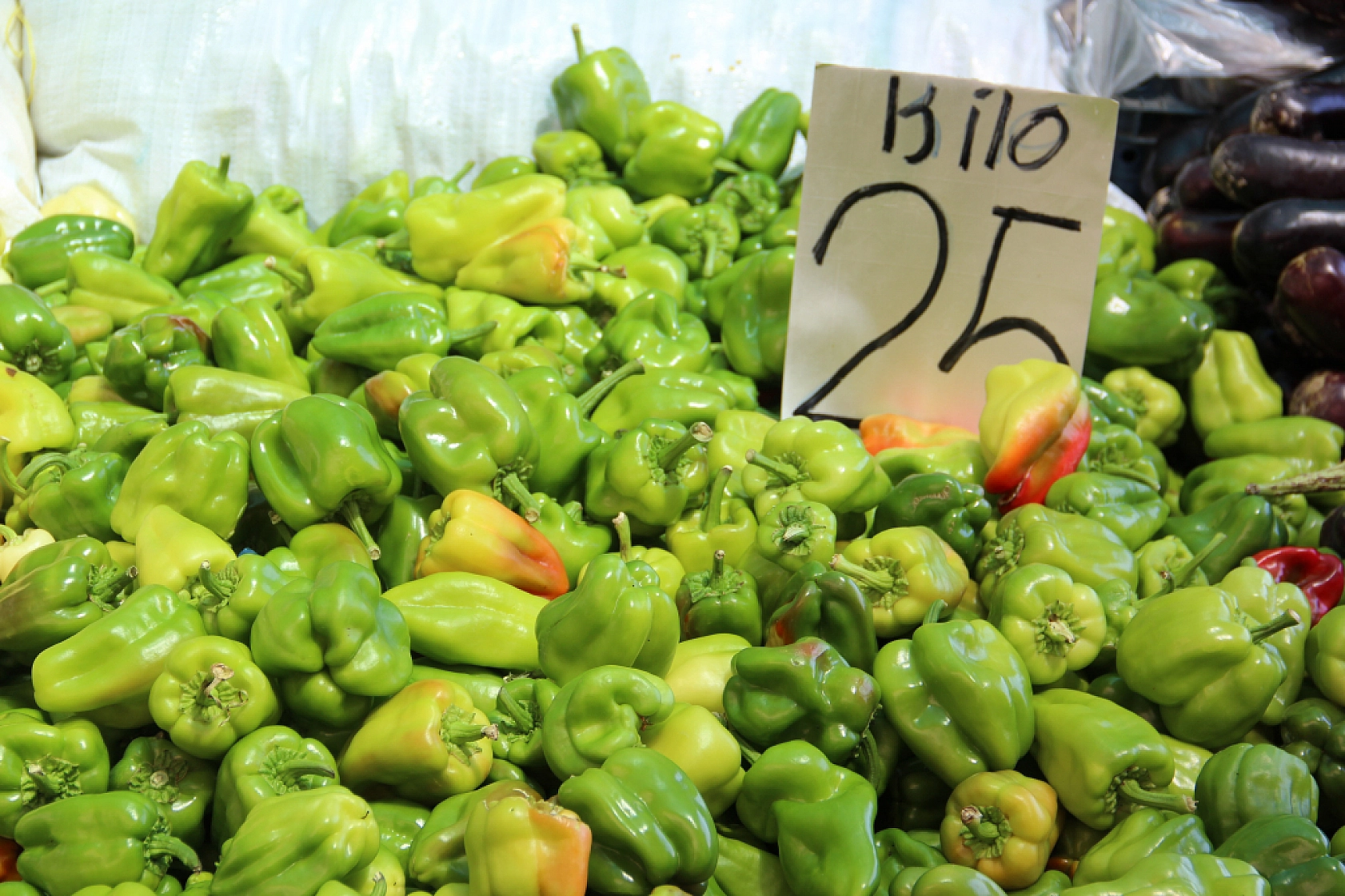 Cebini Düşünen Malatyalılar, Semt Pazarını Tercih Ediyor! İşte Güncel Perşembe Pazarı Fiyatları..