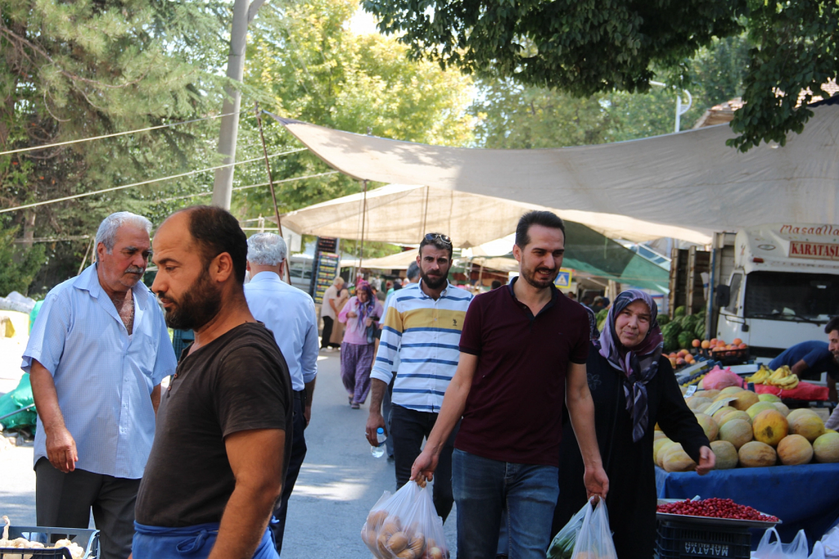Cebini Düşünen Malatyalılar, Semt Pazarını Tercih Ediyor! İşte Güncel Perşembe Pazarı Fiyatları..
