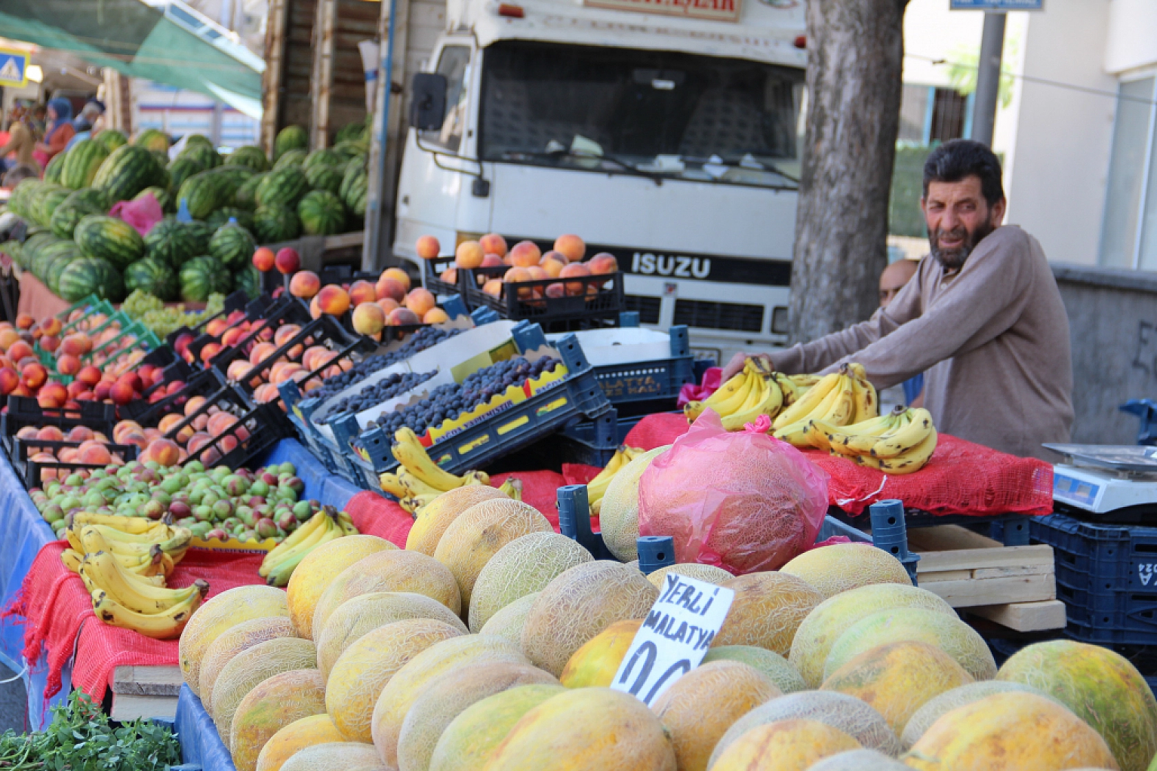 Cebini Düşünen Malatyalılar, Semt Pazarını Tercih Ediyor! İşte Güncel Perşembe Pazarı Fiyatları..