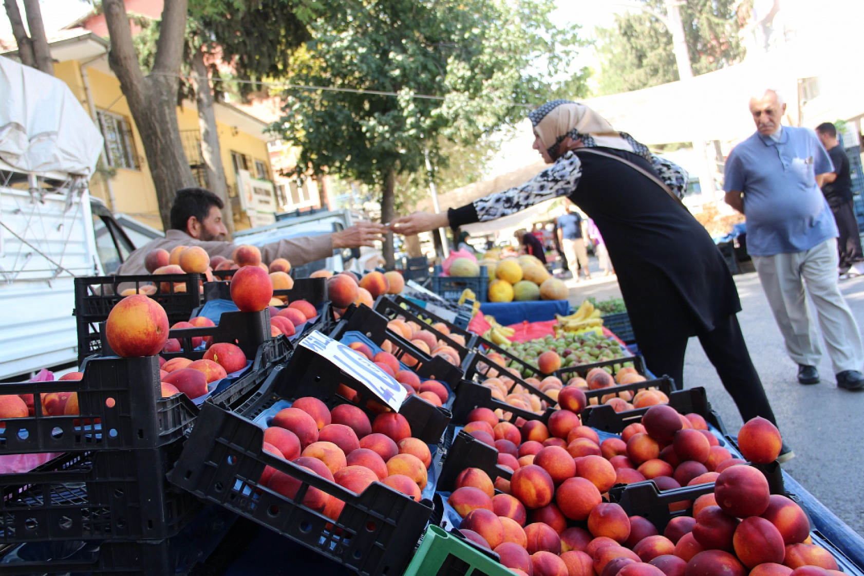 Cebini Düşünen Malatyalılar, Semt Pazarını Tercih Ediyor! İşte Güncel Perşembe Pazarı Fiyatları..