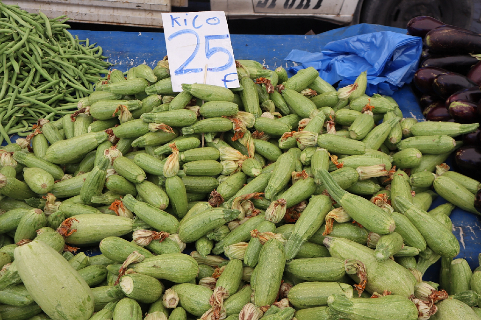 Malatya pazarlarında fiyatlar eriyor: Domates 30, salatalık 15 liraya düştü!