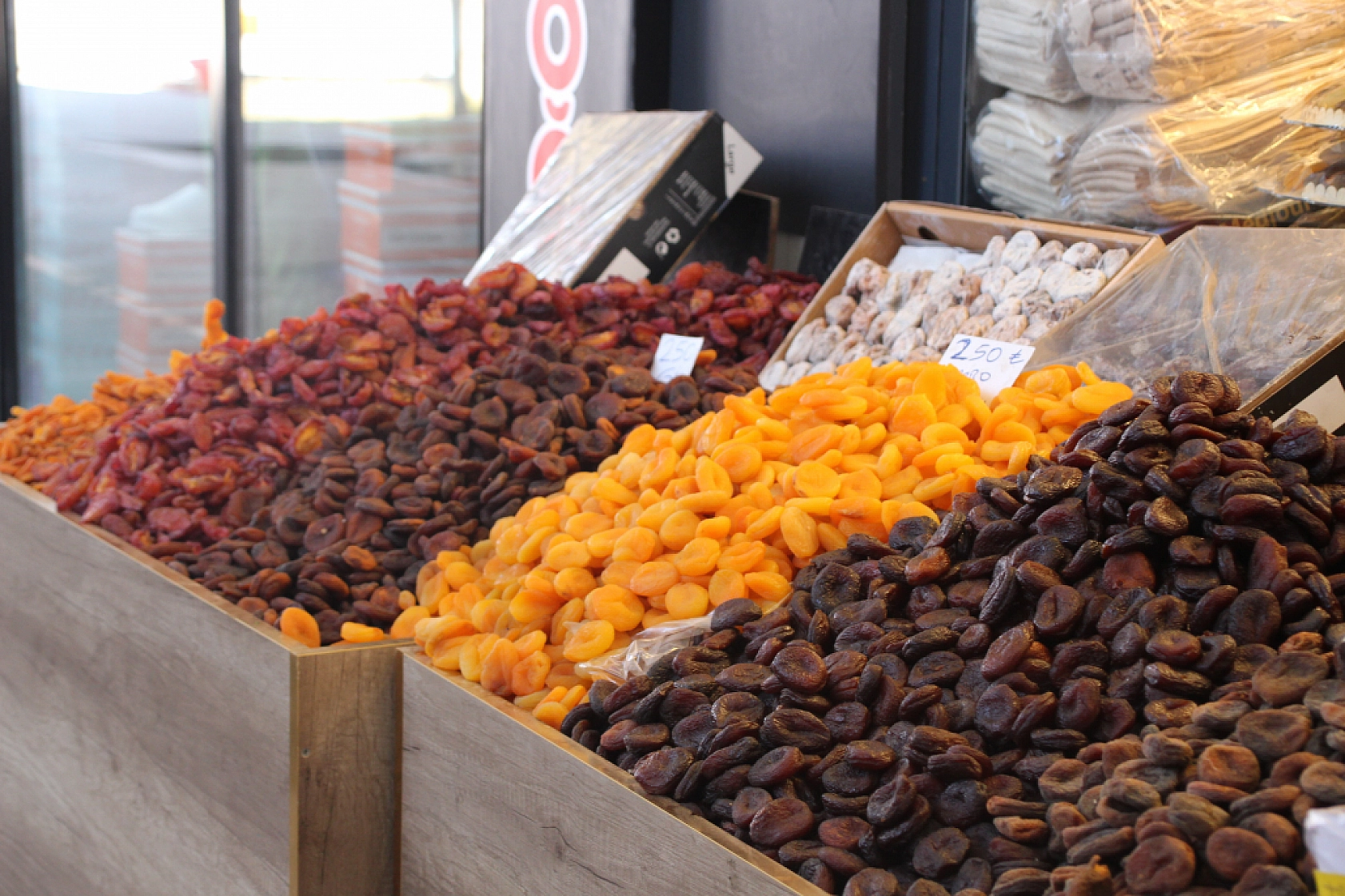 Talep arttı, fiyatlar uçtu: Kayısı üreticisinin yüzü gülüyor!