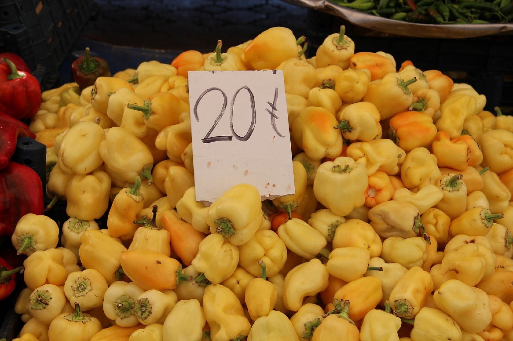 Cebini Düşünen Malatyalılar, Semt Pazarını Tercih Ediyor! İşte Güncel Perşembe Pazarı Fiyatları..