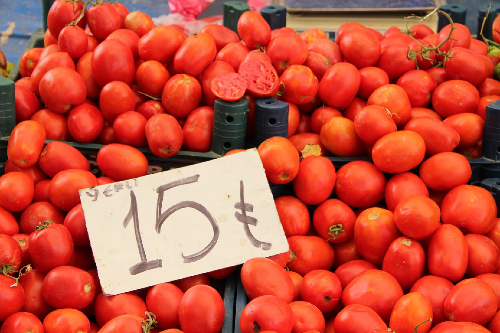 Cebini Düşünen Malatyalılar, Semt Pazarını Tercih Ediyor! İşte Güncel Perşembe Pazarı Fiyatları..