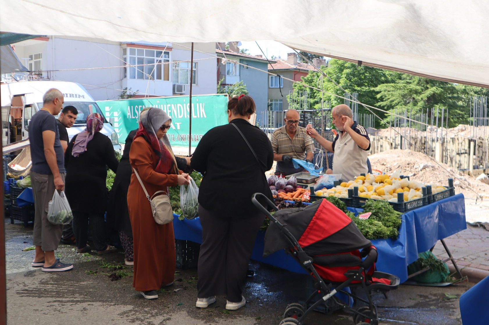 Malatya pazarlarında fiyatlar eriyor: Domates 30, salatalık 15 liraya düştü!