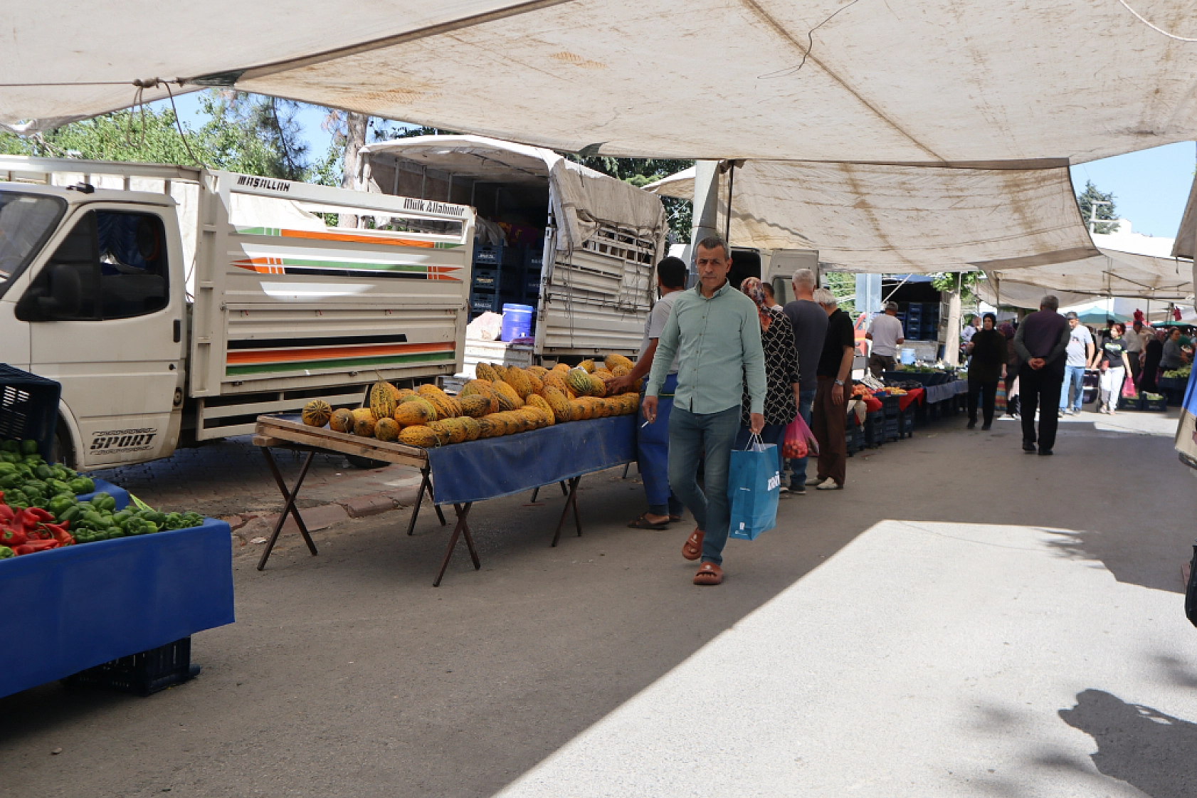 Malatya pazarlarında fiyatlar eriyor: Domates 30, salatalık 15 liraya düştü!