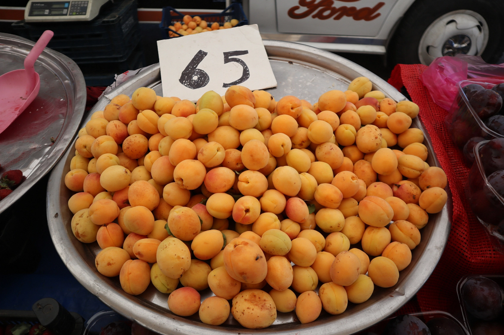 Malatya pazarlarında fiyatlar eriyor: Domates 30, salatalık 15 liraya düştü!