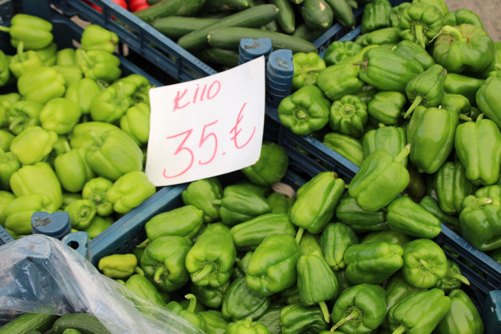 Malatya'da Pazar, Fiyatları Düşüyor mu? İşte Perşembe Pazar Fiyatları...