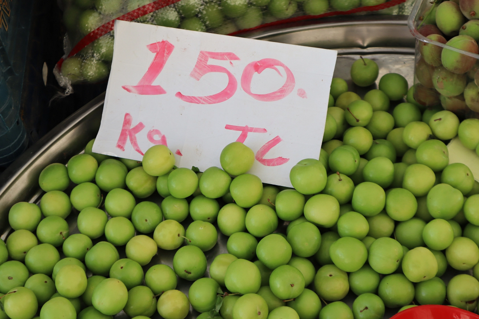 Malatya'da fiyatlar yüz güldürmedi! Semt pazarında tezgâhlara yaklaşılmıyor…