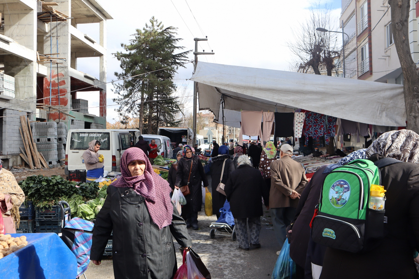 Malatya'da Ramazan öncesi fiyatlar yüz güldürmedi! Semt pazarında tezgahlara yaklaşılmadı!
