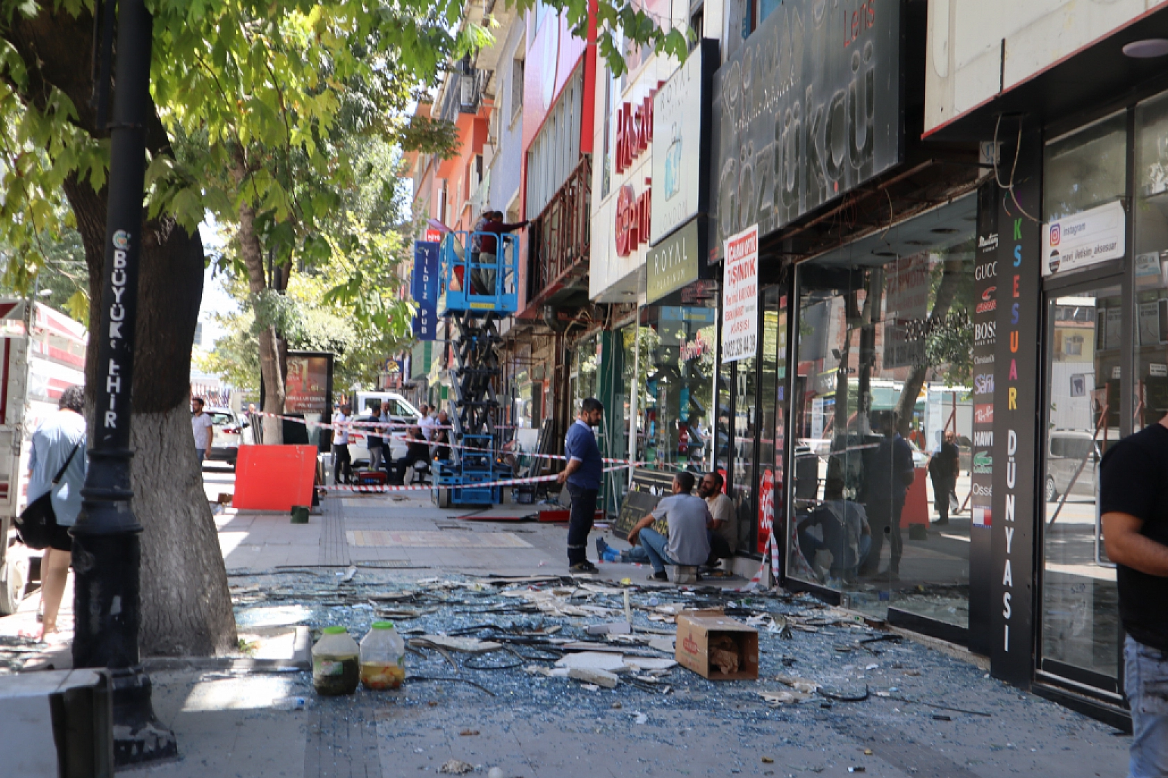 Malatya Kışla Caddesi'nde Yaşananlar: Yıkım Başladı, Esnaf Direniyor!