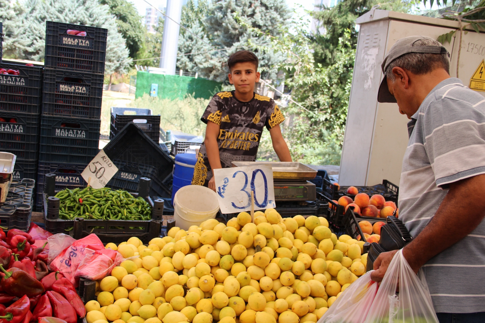 Cebini Düşünen Malatyalılar, Semt Pazarını Tercih Ediyor! İşte Güncel Perşembe Pazarı Fiyatları..