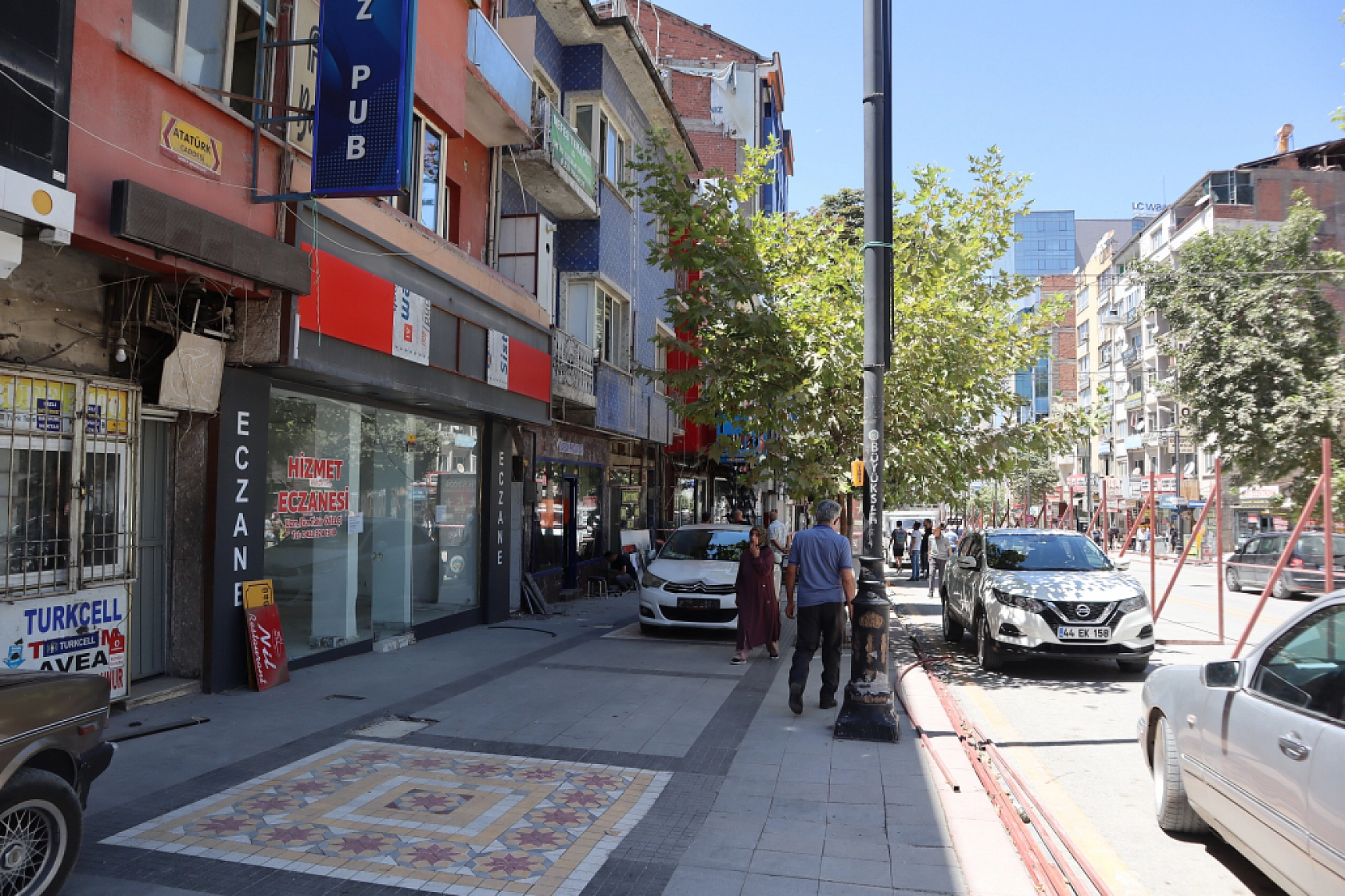 Malatya Kışla Caddesi'nde Yaşananlar: Yıkım Başladı, Esnaf Direniyor!