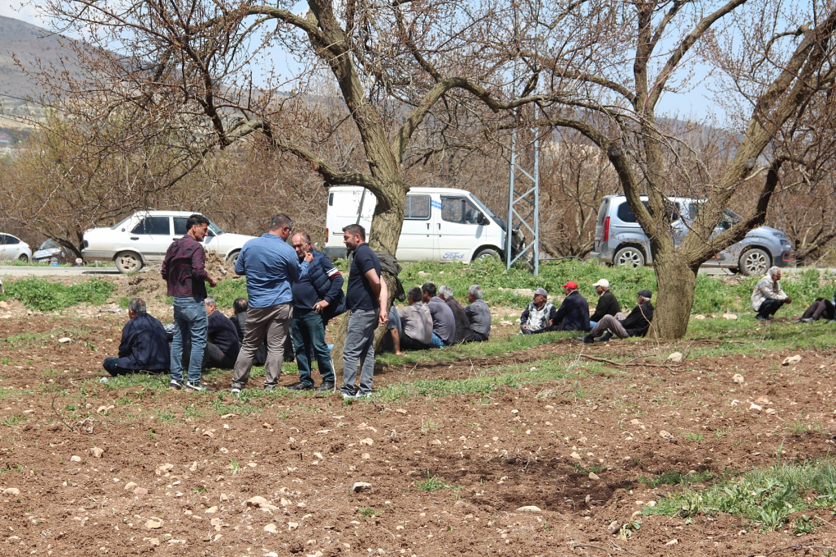 Bayraktar'dan TARSİM'e çağrı: Don ve kuraklık karşısında çiftçi yalnız bırakılıyor...