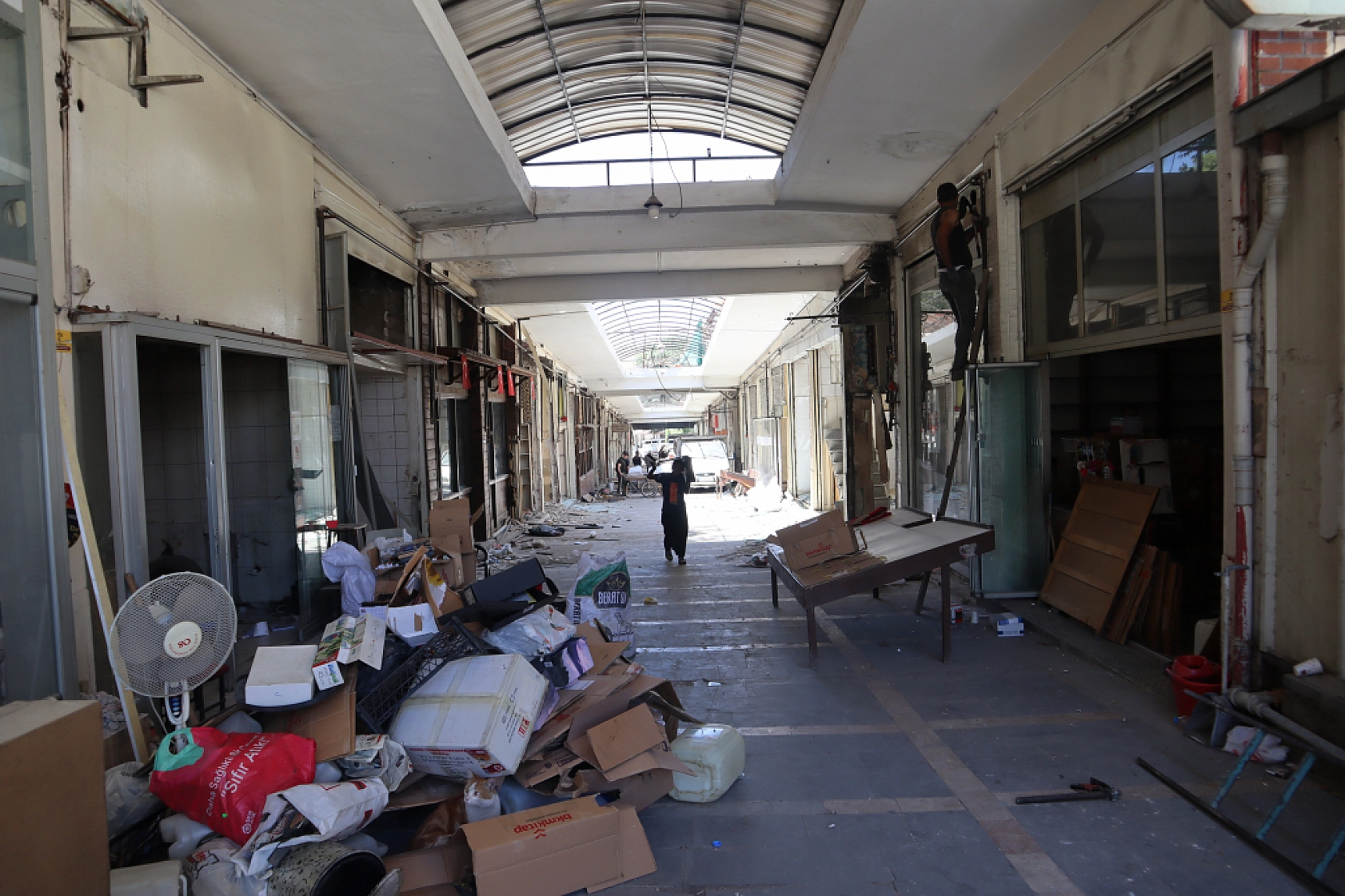 Malatya Kışla Caddesi'nde Yaşananlar: Yıkım Başladı, Esnaf Direniyor!