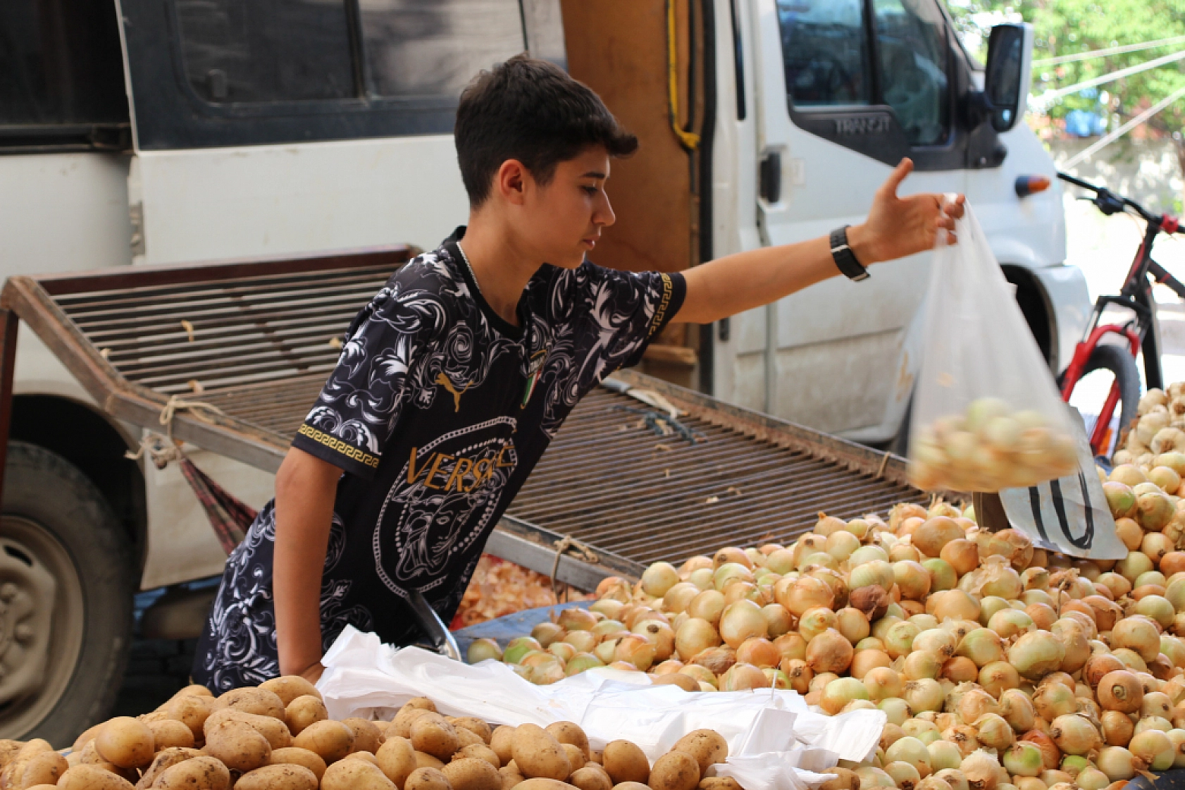 Malatya'da Pazar, Fiyatları Düşüyor mu? İşte Perşembe Pazar Fiyatları...