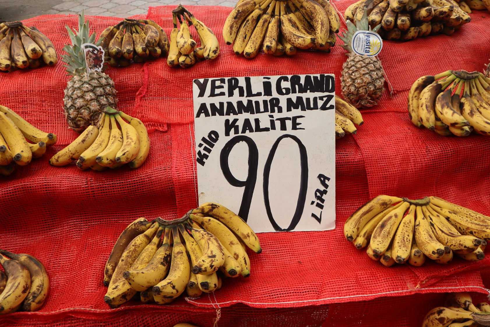 Malatya'da fiyatlar yüz güldürmedi! Semt pazarında tezgâhlara yaklaşılmıyor…
