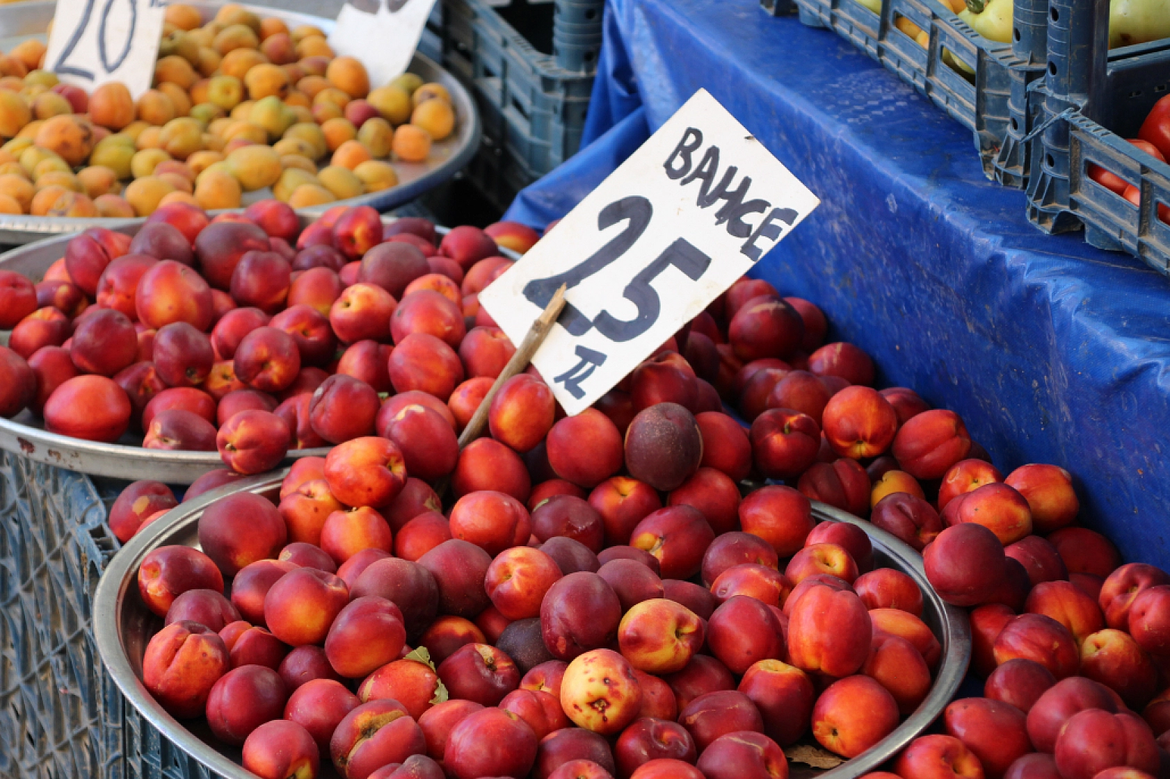 Malatya'da Pazar, Fiyatları Düşüyor mu? İşte Perşembe Pazar Fiyatları...