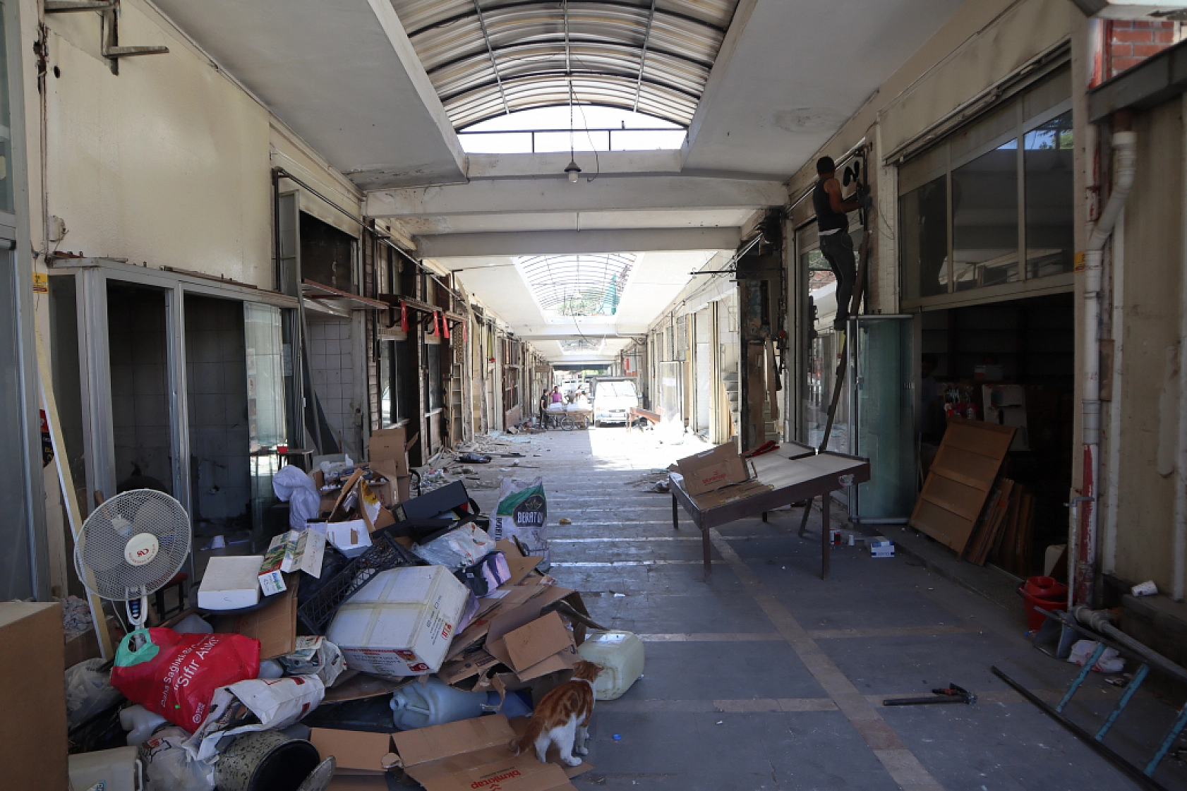 Malatya Kışla Caddesi'nde Yaşananlar: Yıkım Başladı, Esnaf Direniyor!