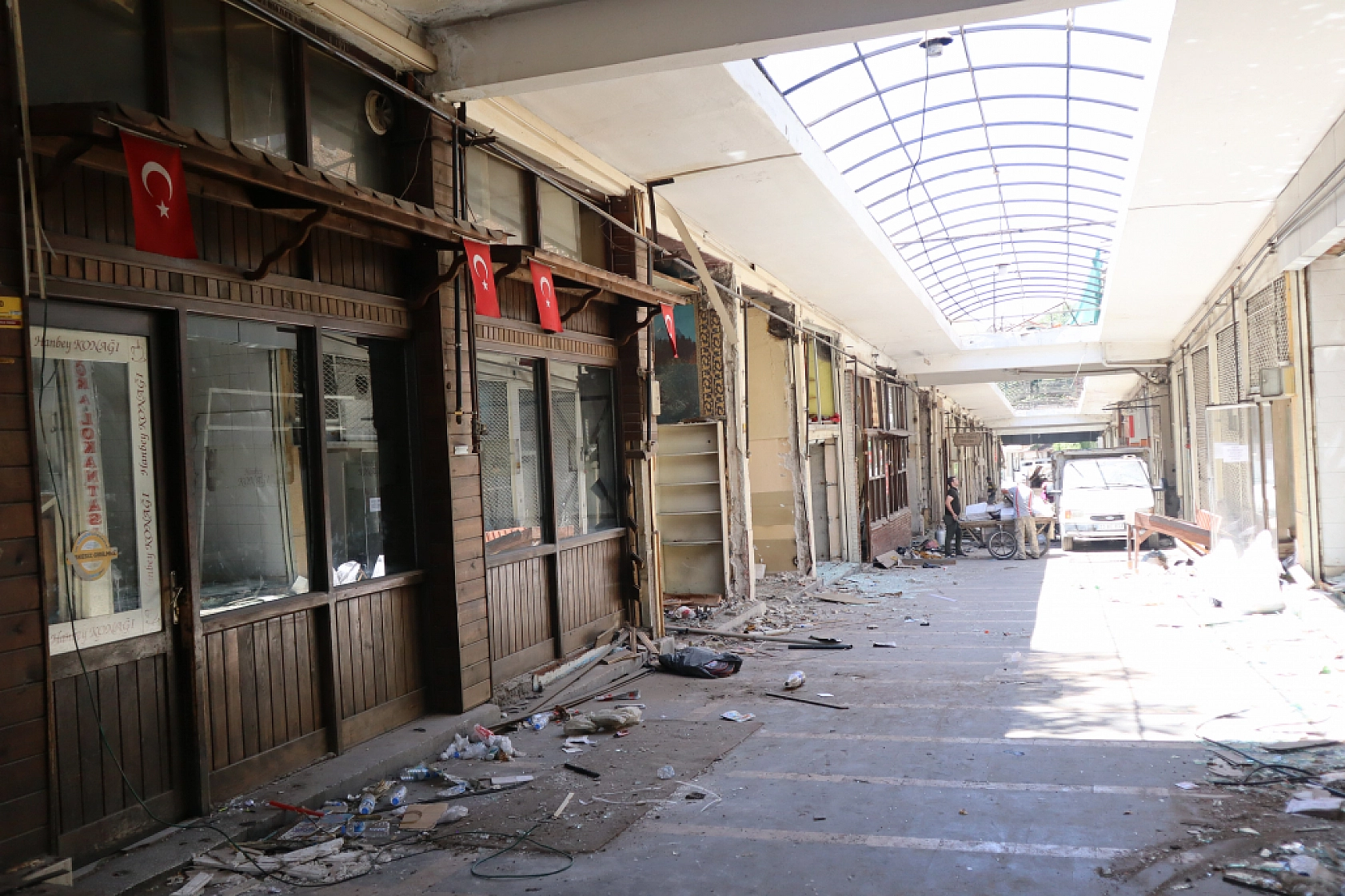 Malatya Kışla Caddesi'nde Yaşananlar: Yıkım Başladı, Esnaf Direniyor!