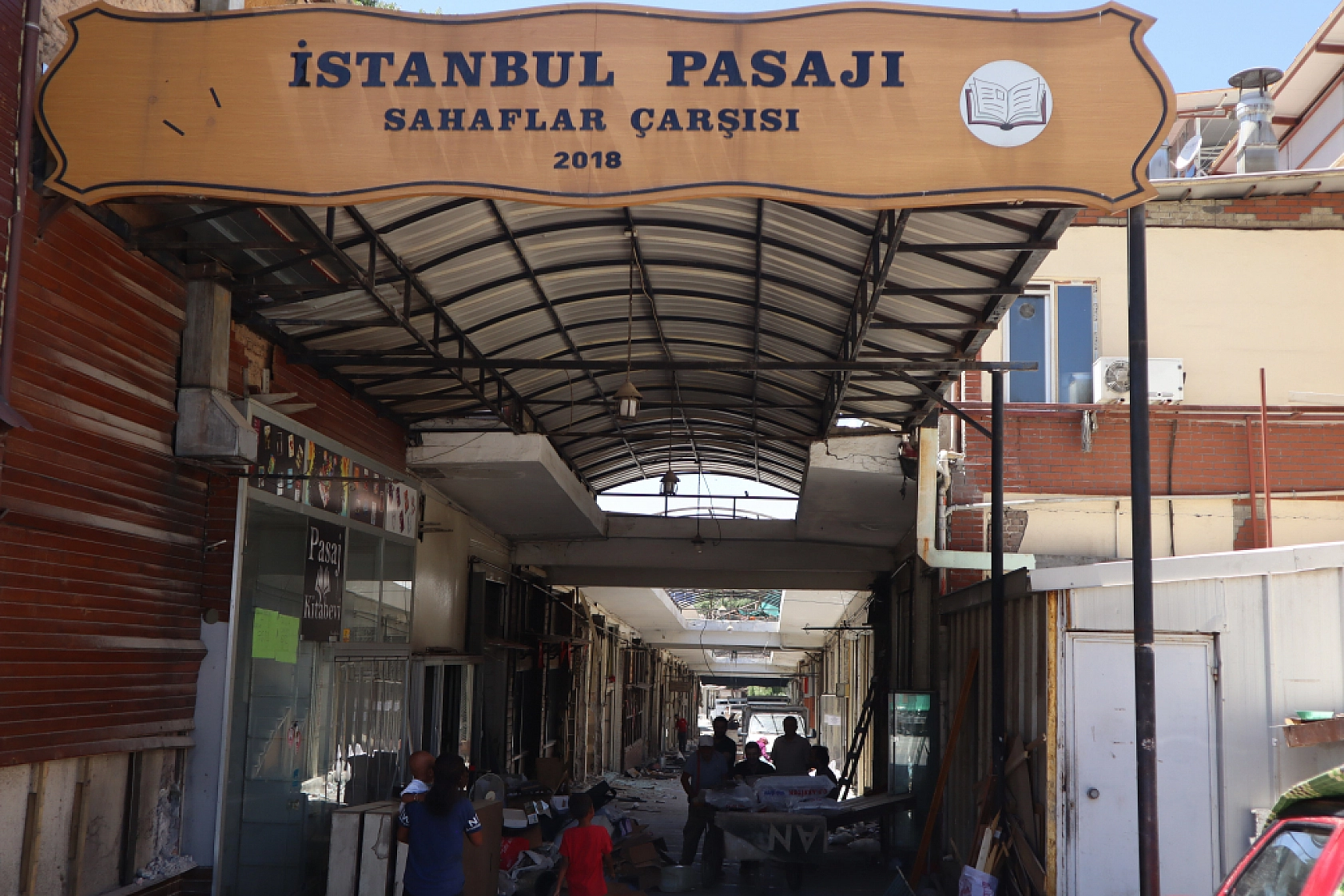 Malatya Kışla Caddesi'nde Yaşananlar: Yıkım Başladı, Esnaf Direniyor!