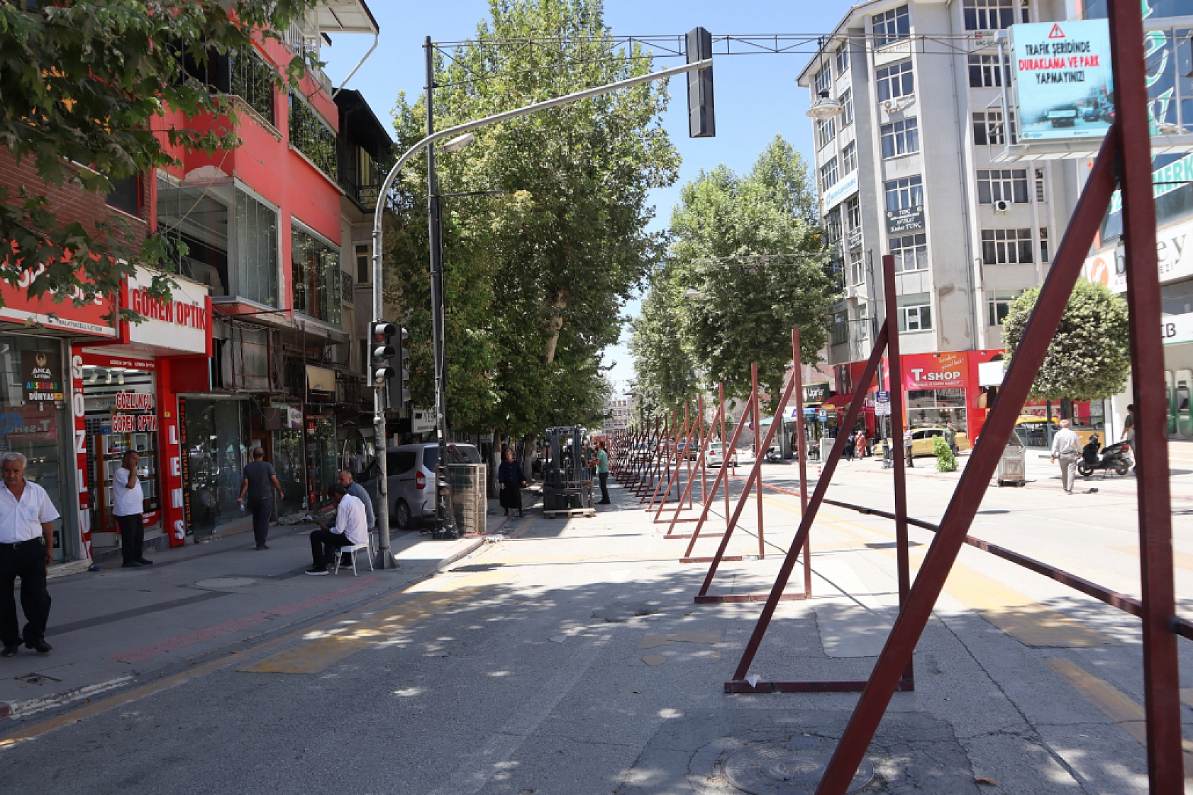 Malatya Kışla Caddesi'nde Yaşananlar: Yıkım Başladı, Esnaf Direniyor!