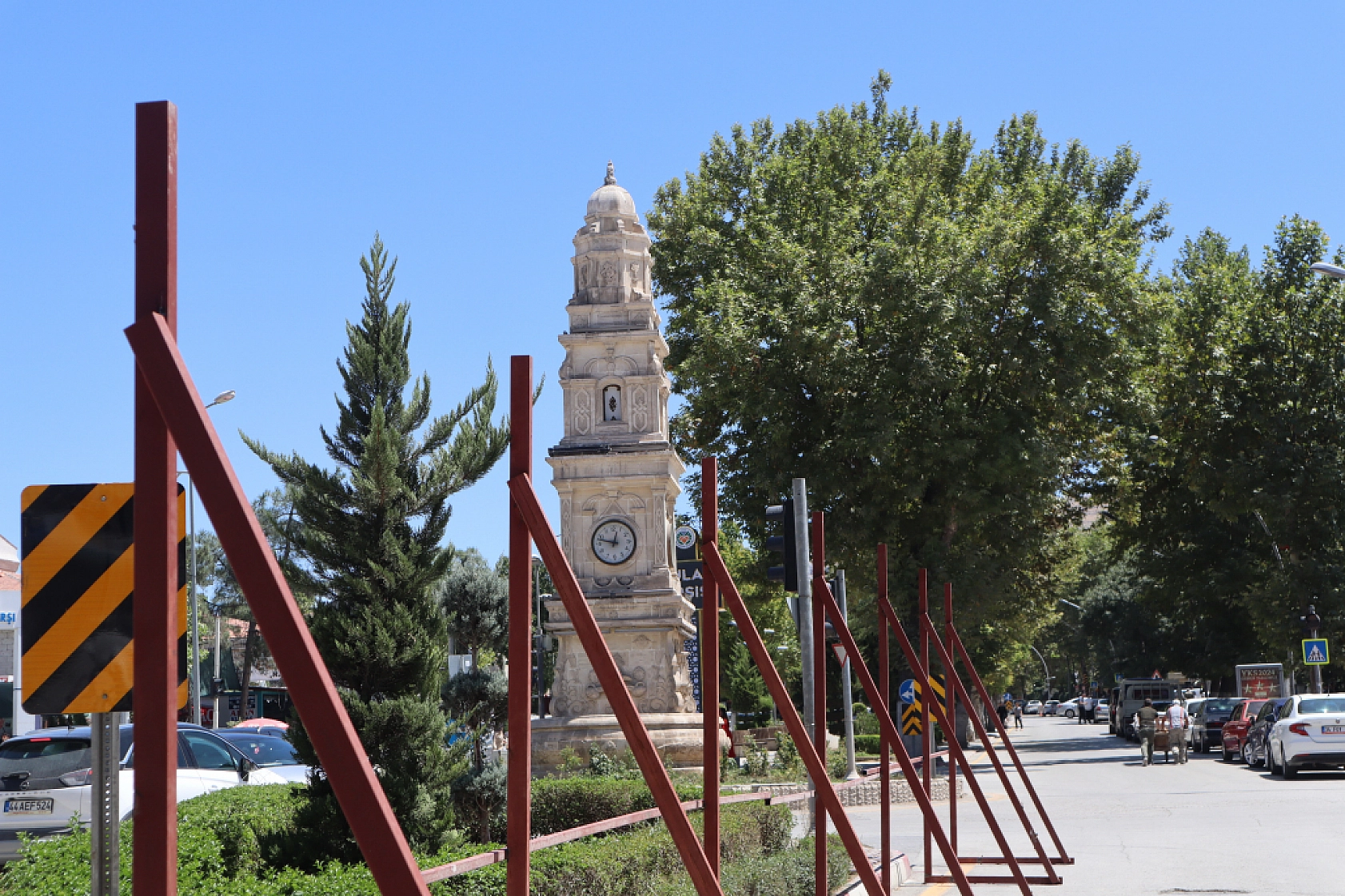 Malatya Kışla Caddesi'nde Yaşananlar: Yıkım Başladı, Esnaf Direniyor!
