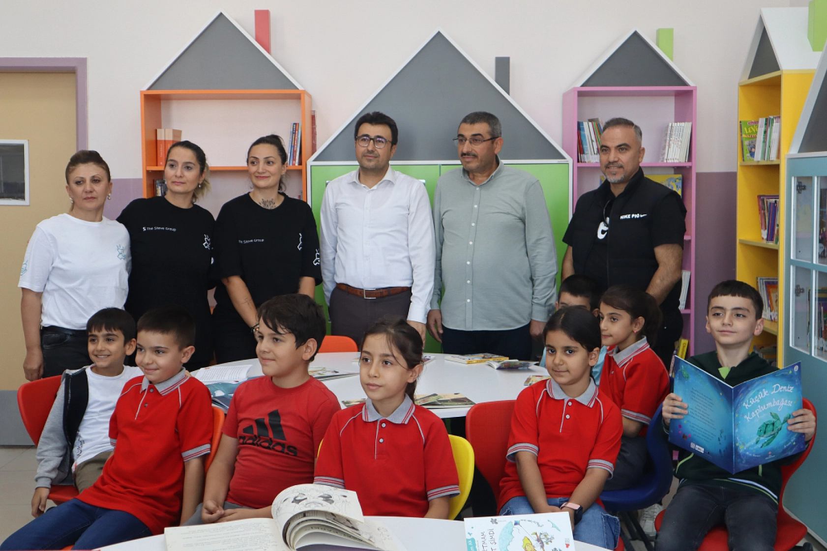 Malatya'da Depremle Yaralanmış Yürekler, Kitaplarla Sarılıyor..!