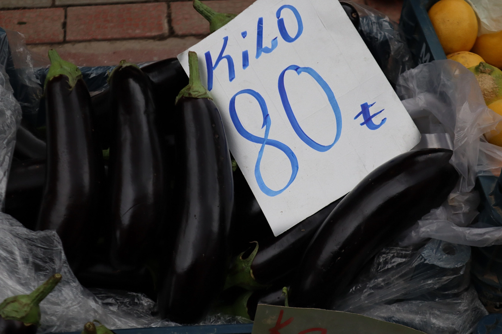 Soğuklar Sebze Fiyatlarını Vurdu: Pazarlar Ateş Pahası! İşte Güncel Meyve Sebze Fiyatları...