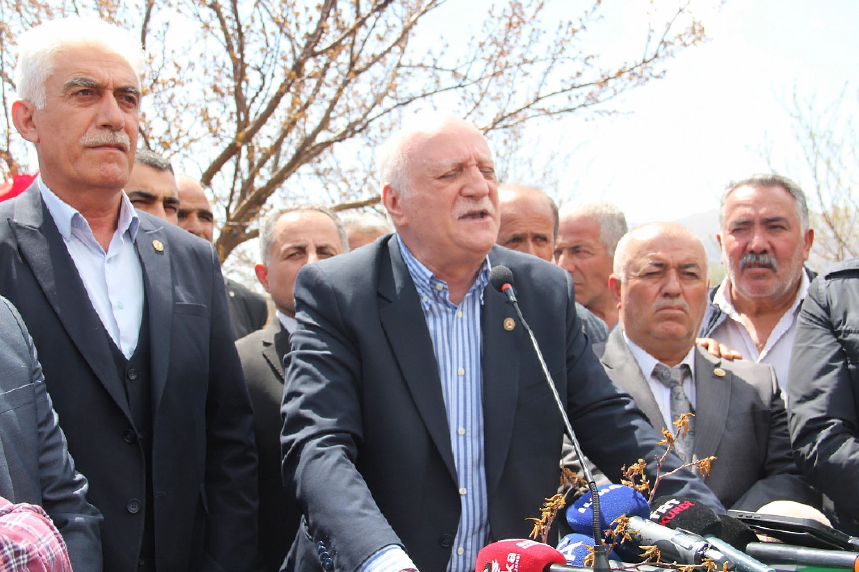 Bayraktar'dan TARSİM'e çağrı: Don ve kuraklık karşısında çiftçi yalnız bırakılıyor...