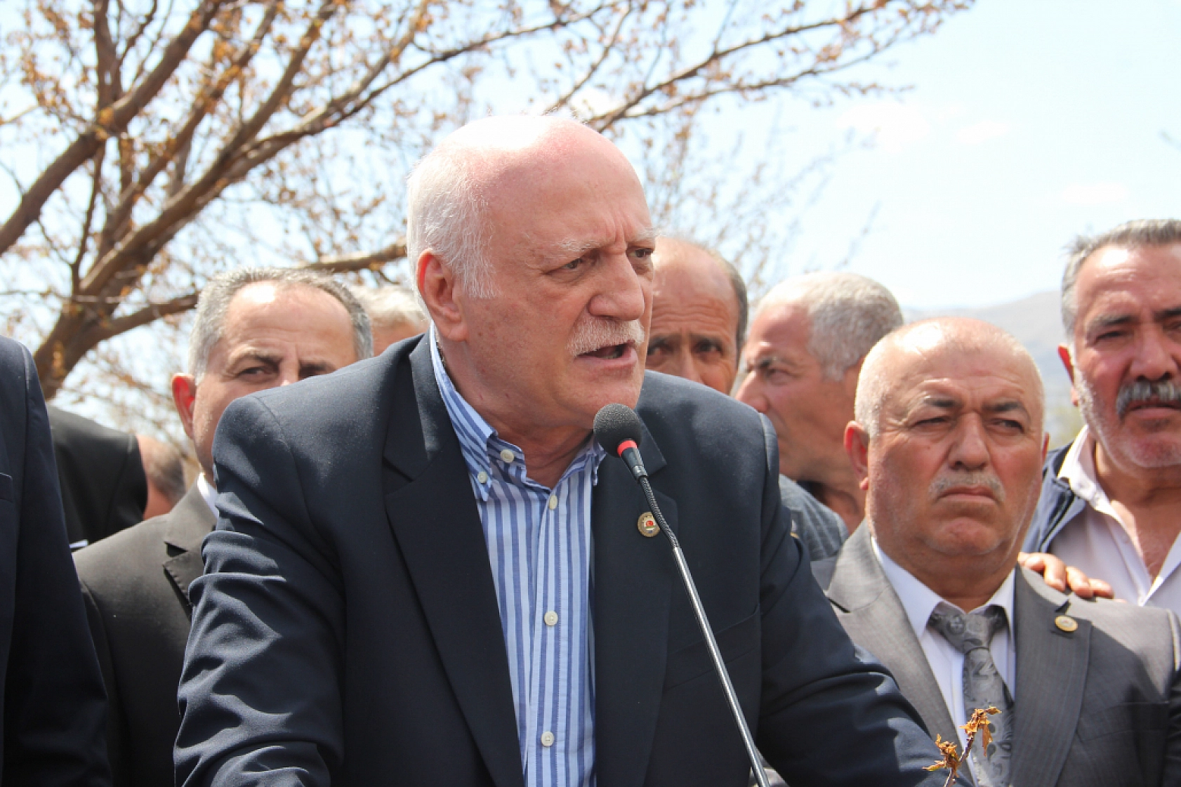 Bayraktar'dan TARSİM'e çağrı: Don ve kuraklık karşısında çiftçi yalnız bırakılıyor...