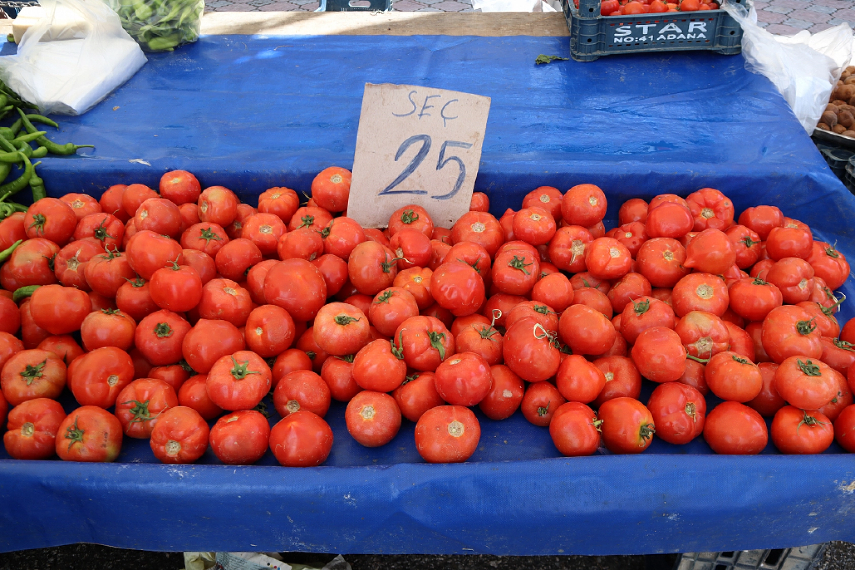 Pazarda şok fiyatlar! Domates 25 liraya kadar düştü…