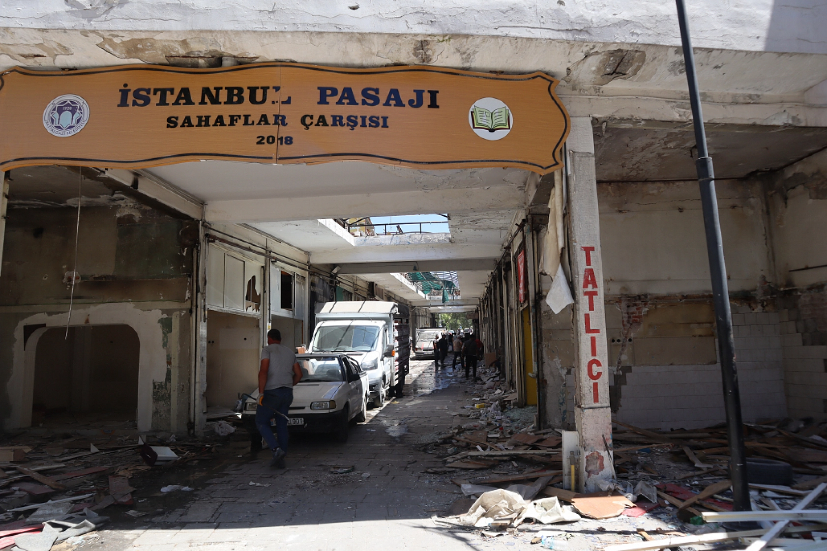 Malatya Kışla Caddesi'nde Yaşananlar: Yıkım Başladı, Esnaf Direniyor!
