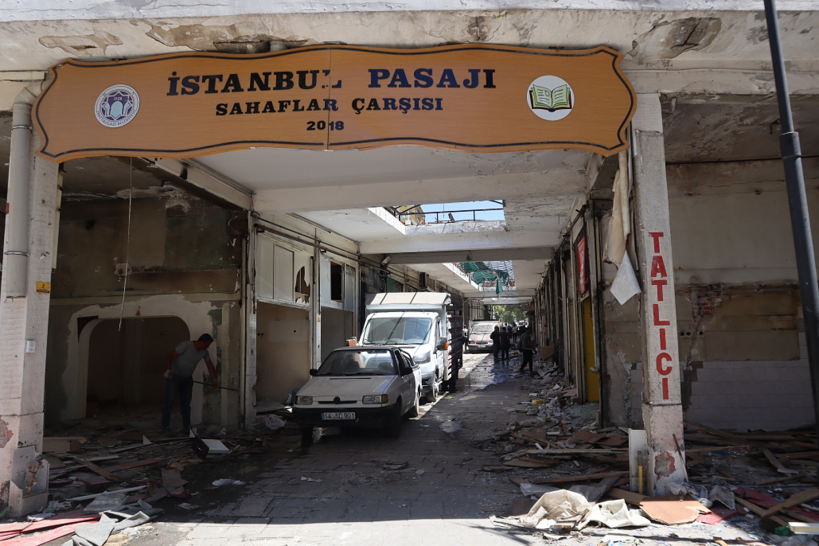 Malatya Kışla Caddesi'nde Yaşananlar: Yıkım Başladı, Esnaf Direniyor!