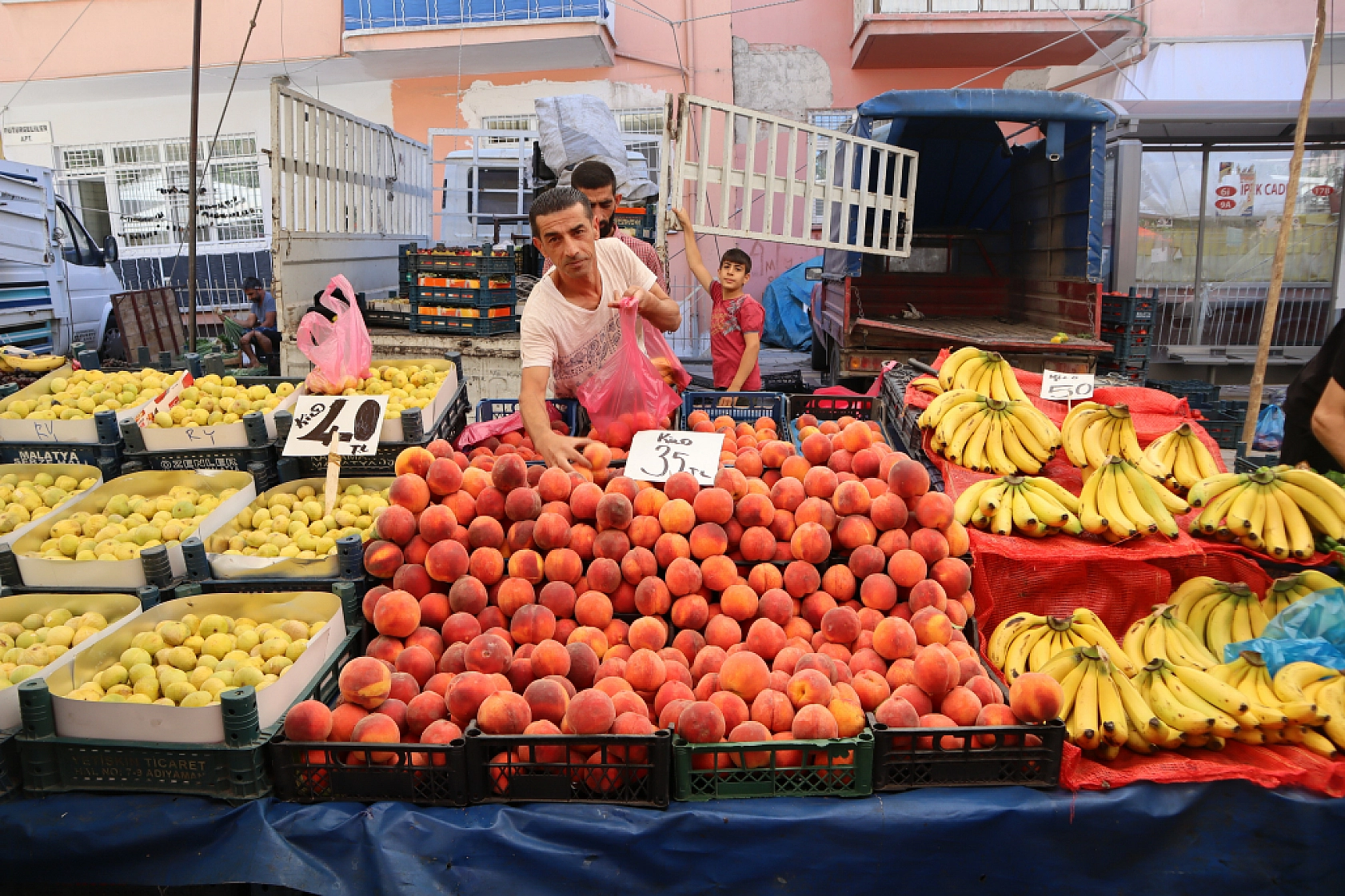 Malatya'da Sebze ve Meyve Fiyatları Düştü Mü? Ne Kadar oldu? İşte Güncel Cuma Pazarı Fiyatları...