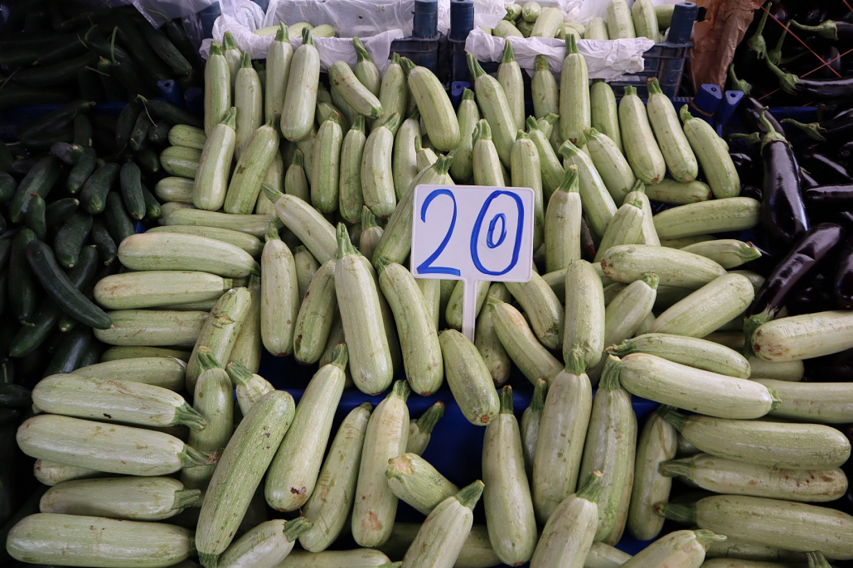 Pazarda şok fiyatlar! Domates 25 liraya kadar düştü…