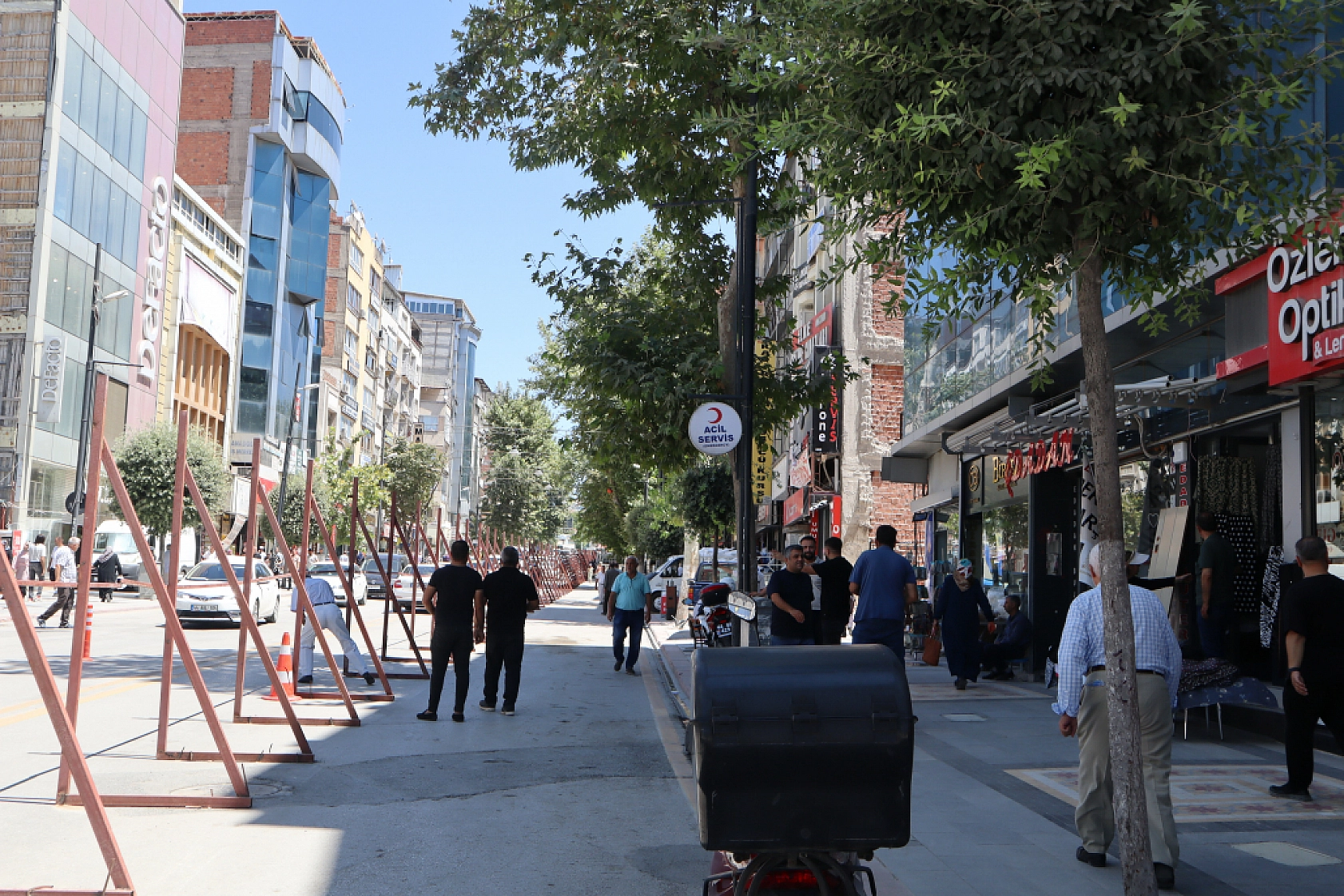 Malatya Kışla Caddesi'nde Yaşananlar: Yıkım Başladı, Esnaf Direniyor!