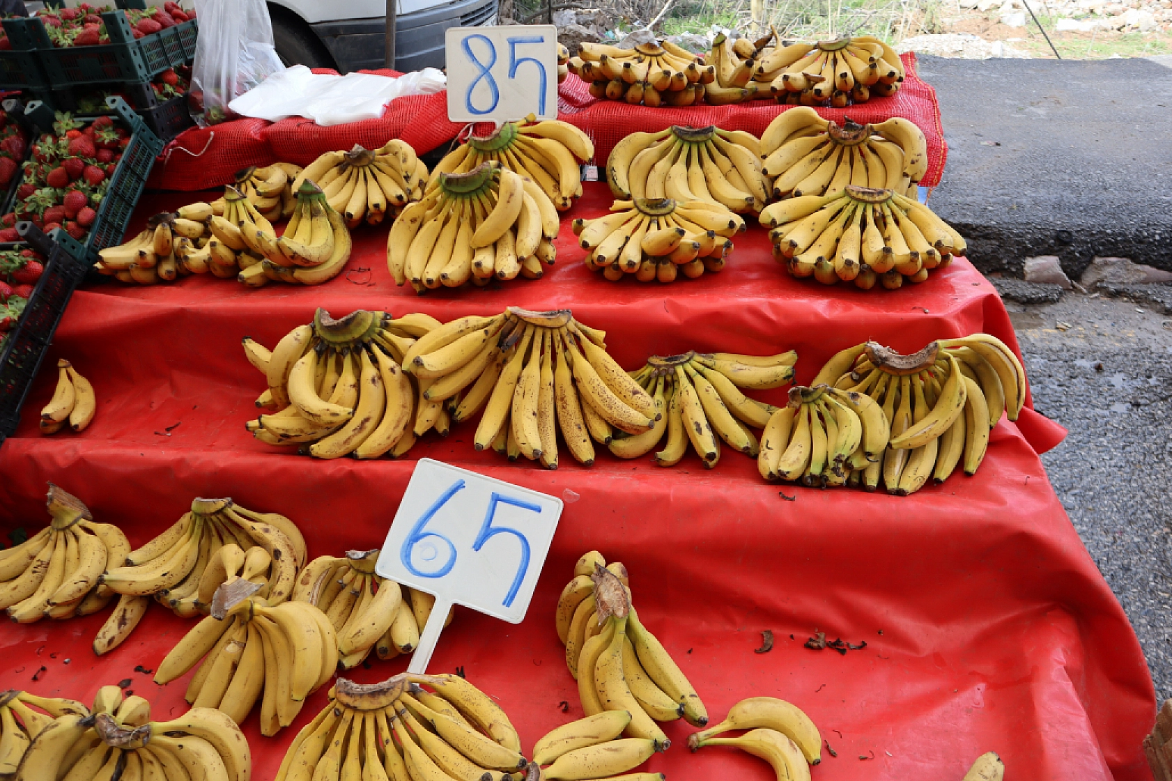 Pazarda şok fiyatlar! Domates 25 liraya kadar düştü…