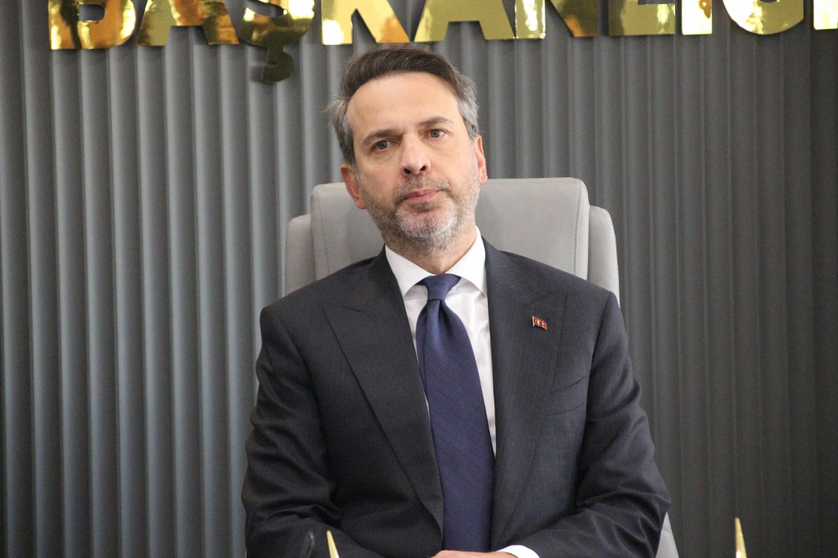 Bayraktar duyurdu: 4 il, 2 ilçe için yeni enerji haritası geliyor!