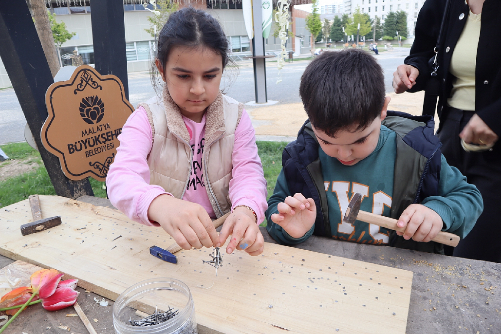 Malatya'da çocuklar ekranı bıraktı, ahşaba dokundu
