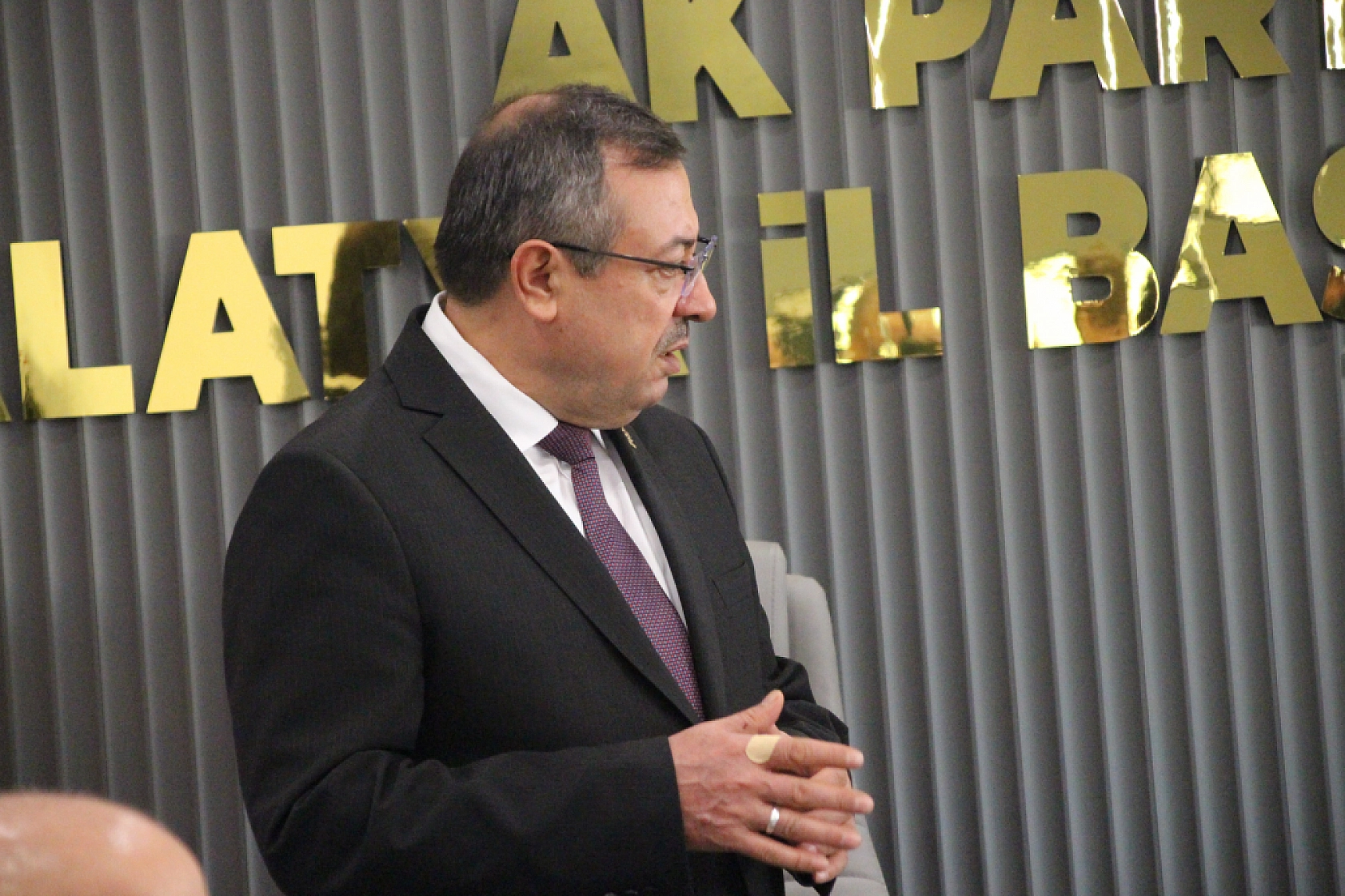 Bayraktar duyurdu: 4 il, 2 ilçe için yeni enerji haritası geliyor!