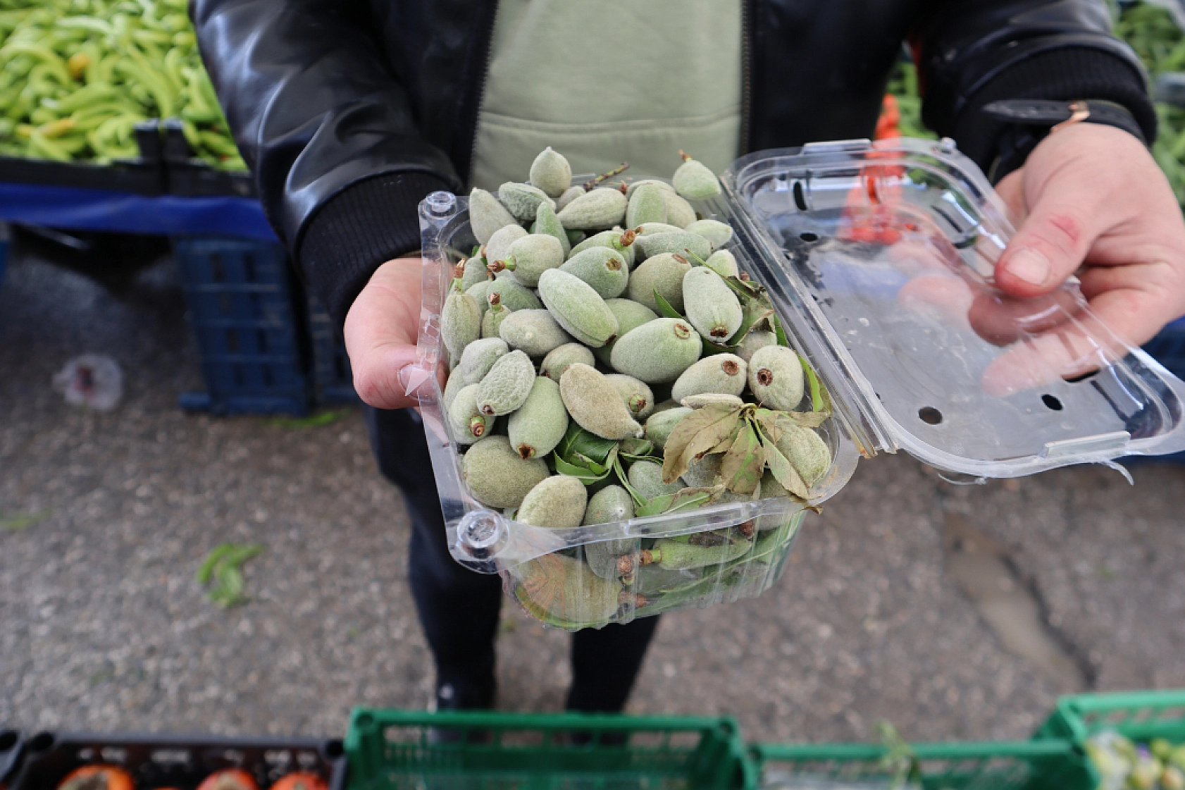 Pazarda şok fiyatlar! Domates 25 liraya kadar düştü…