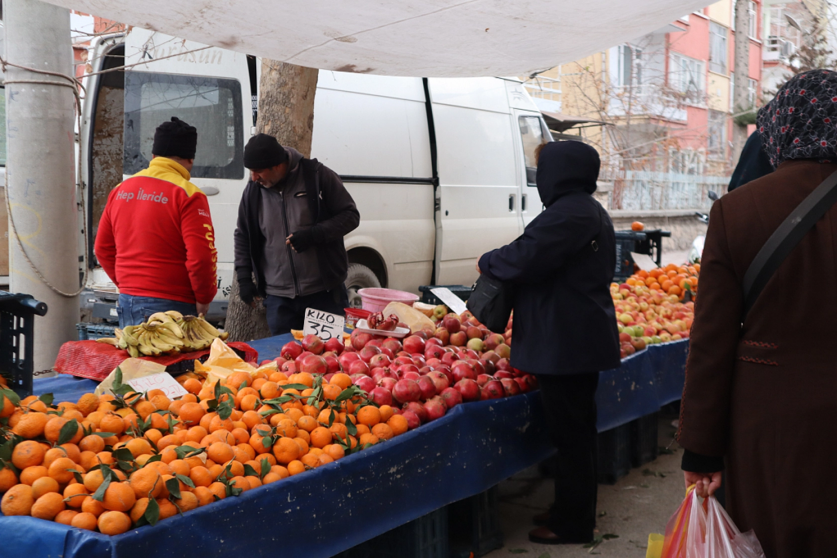 Soğuklar Sebze Fiyatlarını Vurdu: Pazarlar Ateş Pahası! İşte Güncel Meyve Sebze Fiyatları...