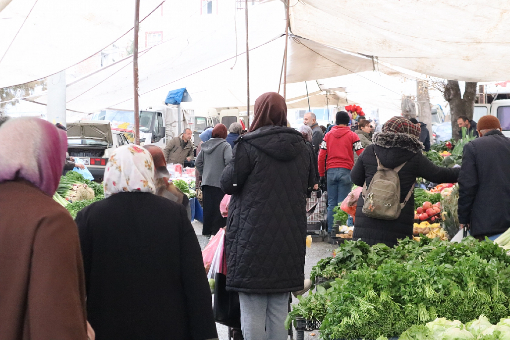 Soğuklar Sebze Fiyatlarını Vurdu: Pazarlar Ateş Pahası! İşte Güncel Meyve Sebze Fiyatları...