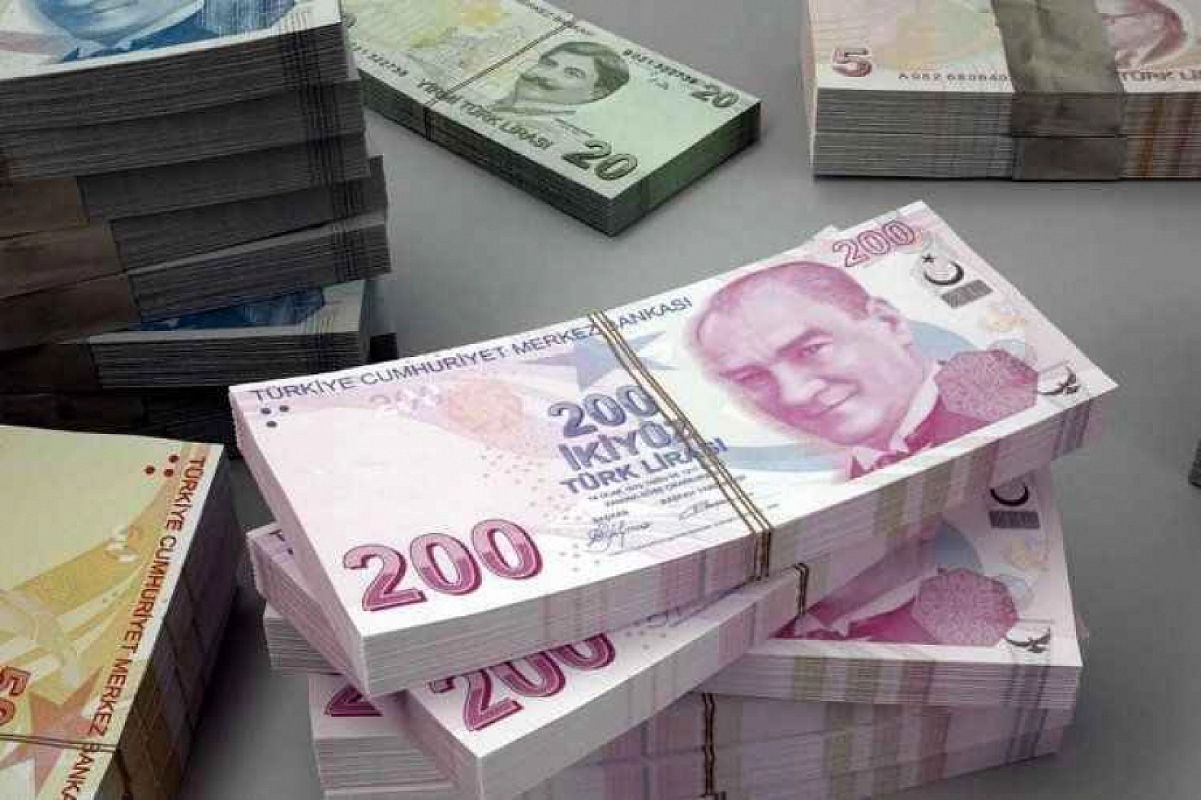 Deprem Bölgesine 'Şimşek' Çaktı!...