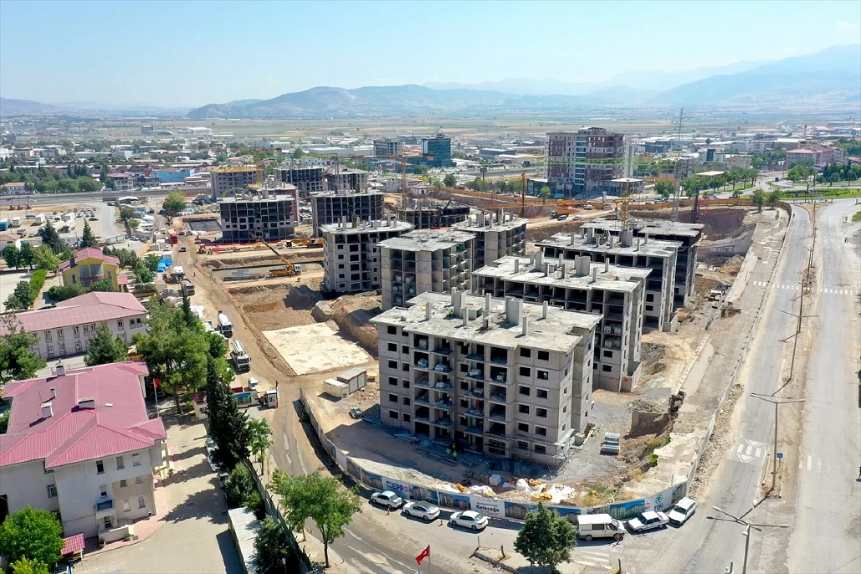 Kahramanmaraş'ta İnşaatlar Hızla Yükseliyor! Malatya Yerinde Sayıyor….