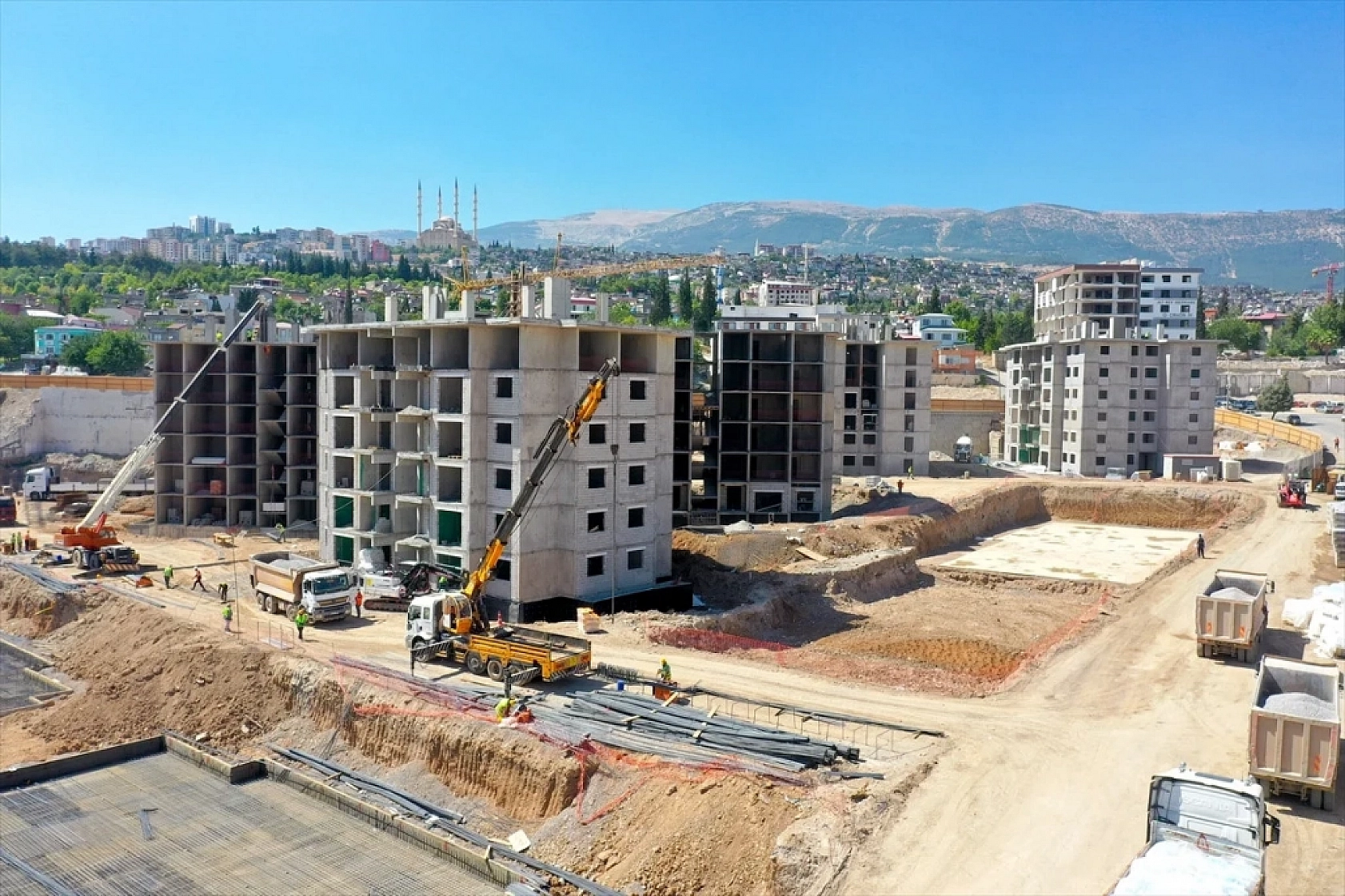 Kahramanmaraş'ta İnşaatlar Hızla Yükseliyor! Malatya Yerinde Sayıyor….