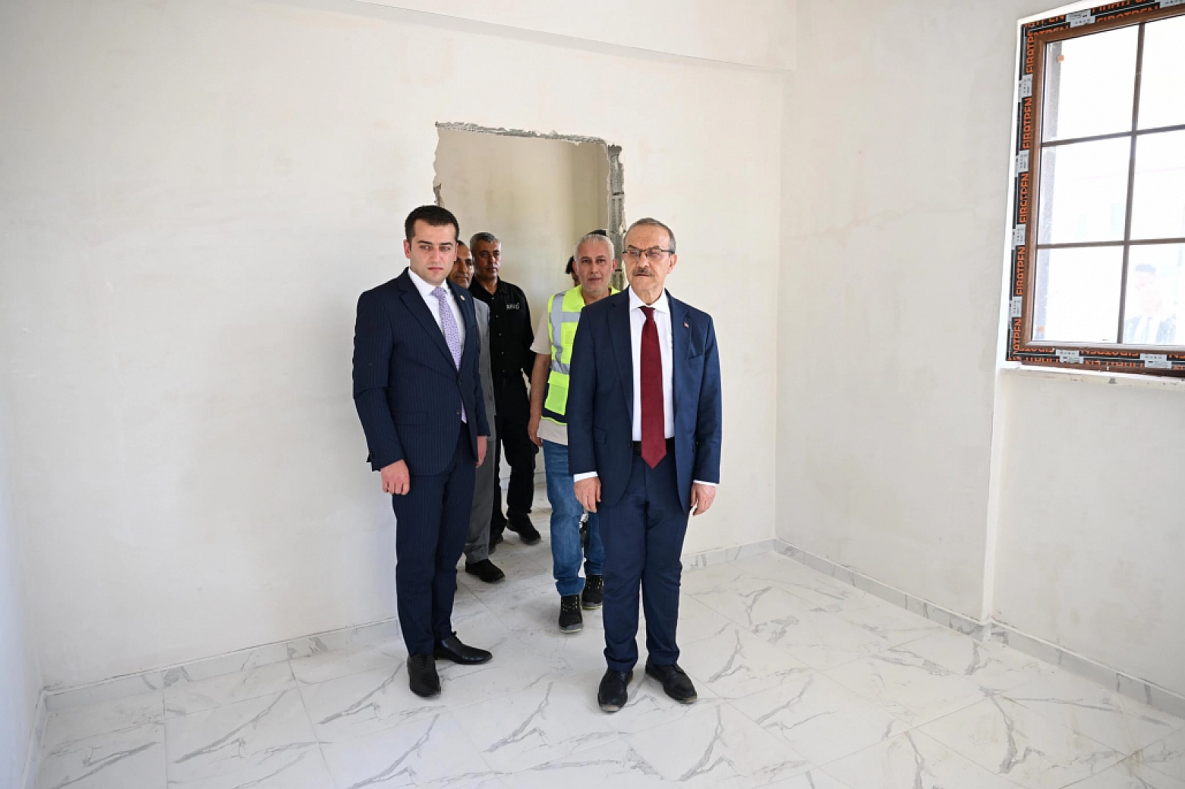 Yavuz, Yazıhan'da deprem konutlarını ve yatırımları inceledi